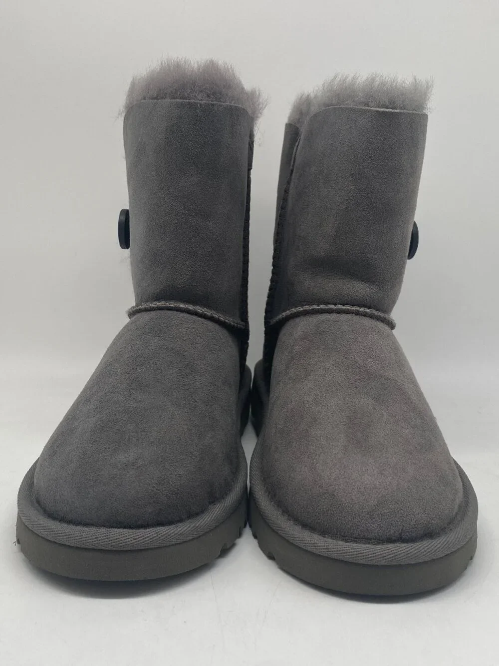 UGG KIDS BAILEY BUTTON GREY US KIDS SIZE 1